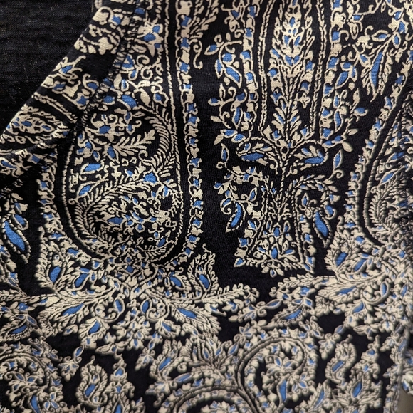 Ladies top - Picture 2 of 2